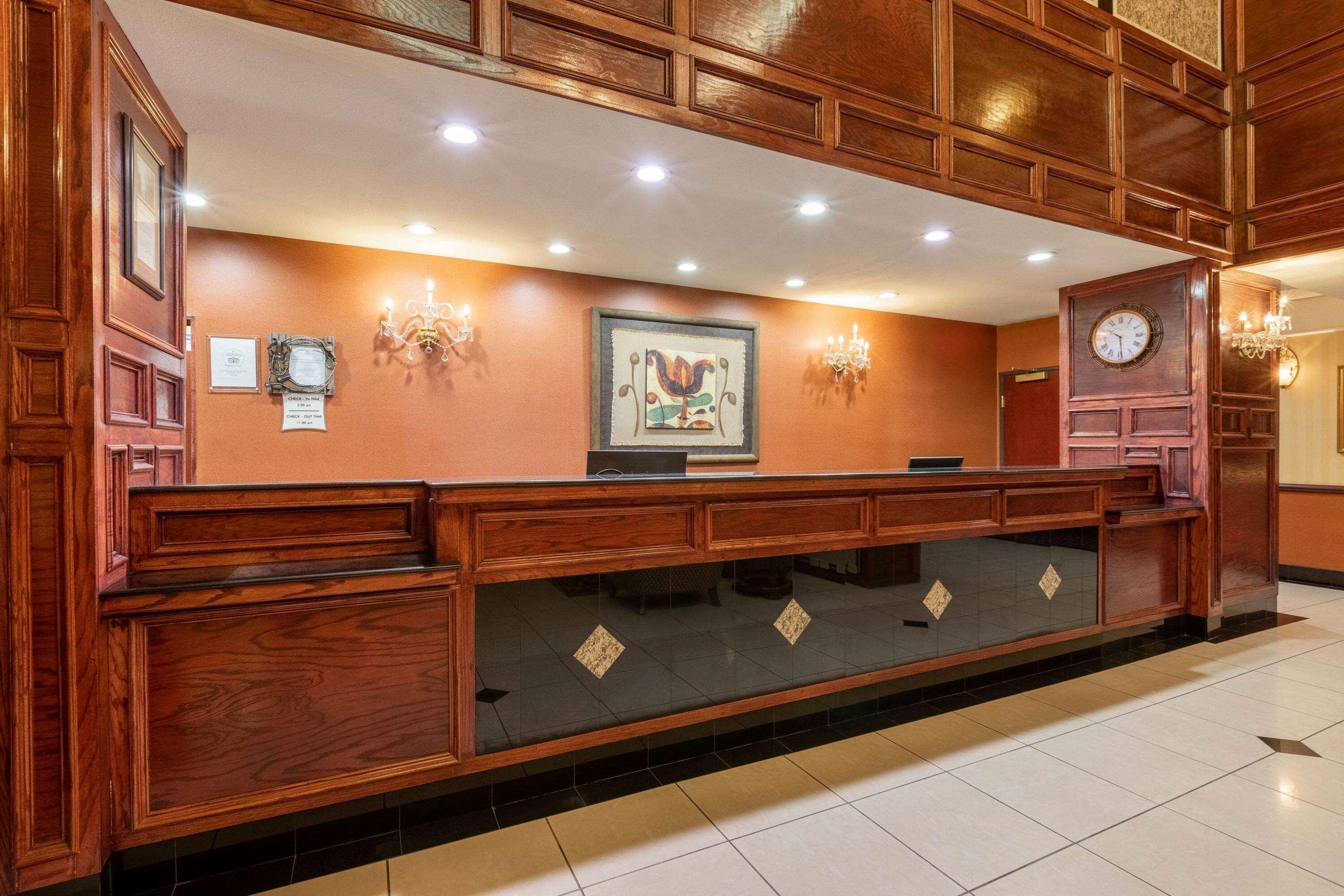 La Quinta By Wyndham Dodge City Exterior photo